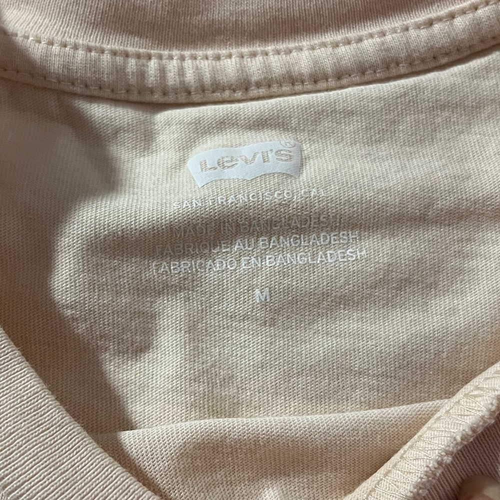 Levi’s Tee - Picture 3 of 4
